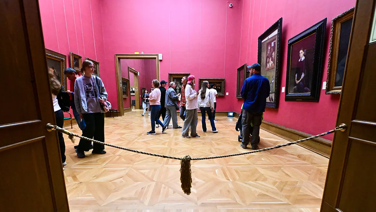 В Третьяковской галерее опровергли сообщения о повреждении картины на выставке