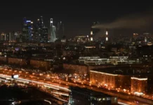 В Москва-Сити ледяная глыба пробила крышу башни «Федерация» v moskvasiti ledyanaya glyba probila kryshu bashni federacziya-journalrf-ru-0