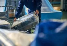 В Торонто пассажиры Air Canada Rouge спасли работника грузового отсека v toronto passazhiry spasli rabotnika gruzovogo otseka-journalrf-ru-0