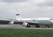 Boeing WC-135R ВВС США вернулся в Британию после сигнала бедствия 135 vvs ssha vernulsya v britaniyu posle signala bedstviya-journalrf-ru-0