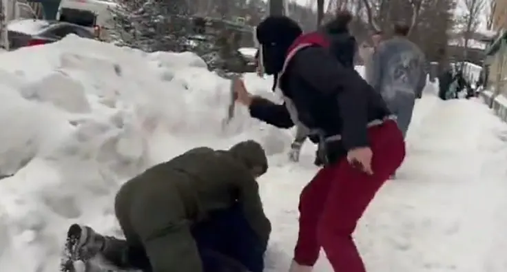 Mash: Актриса театра Et Cetera ударила ножом в спину напавшего на ее сына