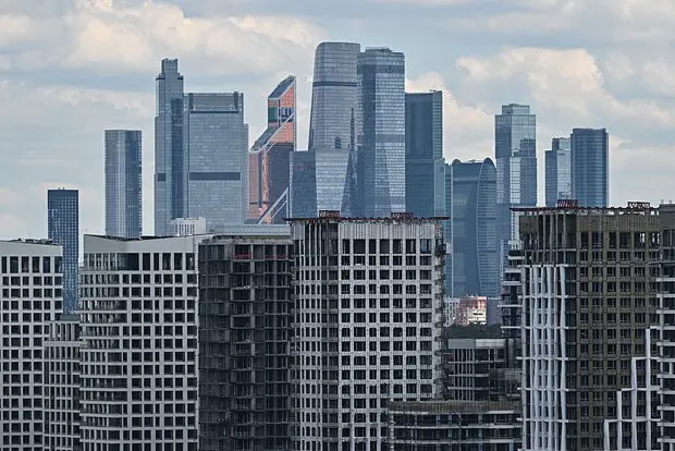 ЖК «Остров» на фоне Москва-Сити