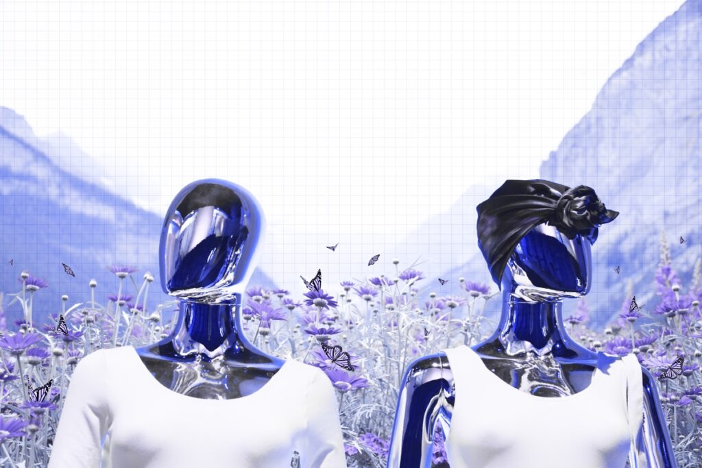 Два робота-киборга, гуляющие на природе