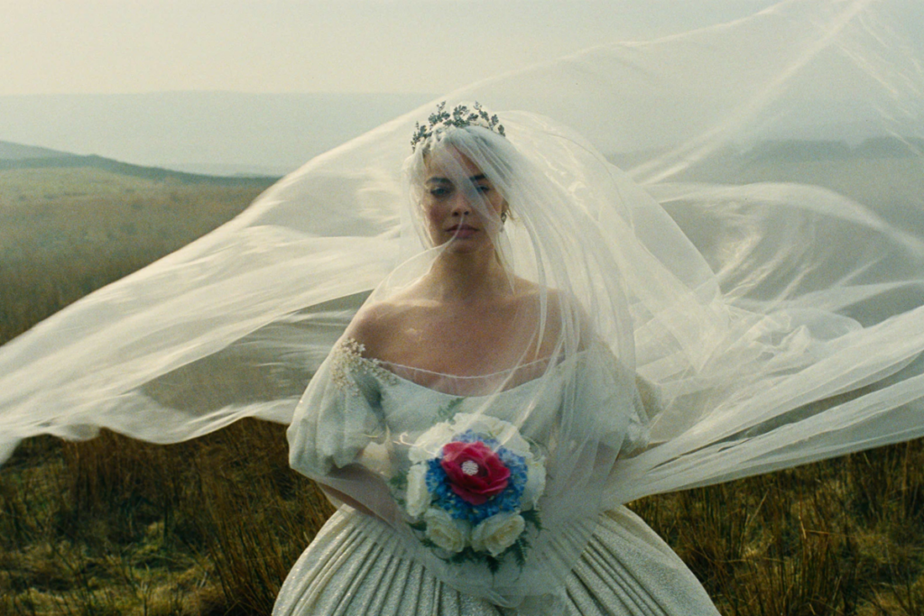 Кадр из фильма «Грозовой перевал» 2026 года