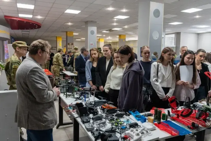 Олег Гущин и Уральская академия отметили День мужества-0