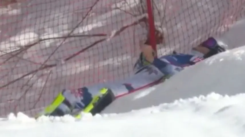 Норвежский горнолыжник лег в сугроб после потери лидерства на Олимпиаде