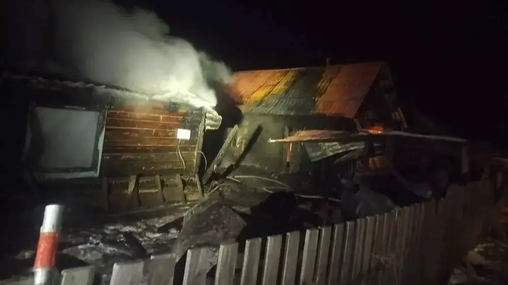 Женщина и четверо детей погибли при пожаре в частном доме в поселке Кукан