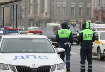 В Санкт-Петербурге молодой водитель Porsche устроил ДТП у Летнего сада v sanktpeterburge molodoj voditel ustroil dtp u letnego sada-journalrf-ru-0