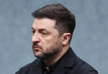 Зеленский жёстко ответил Залужному о конфликте в СБУ и угрозе войсками zelenskij zhyostko otvetil zaluzhnomu o konflikte v sbu i ugroze vojskami-journalrf-ru-0