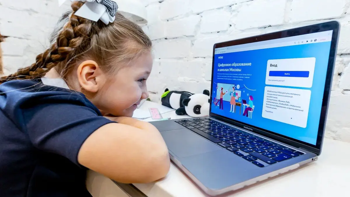 К 8 марта в «МЭШ» можно отправить друг другу подарки из новой праздничной коллекций