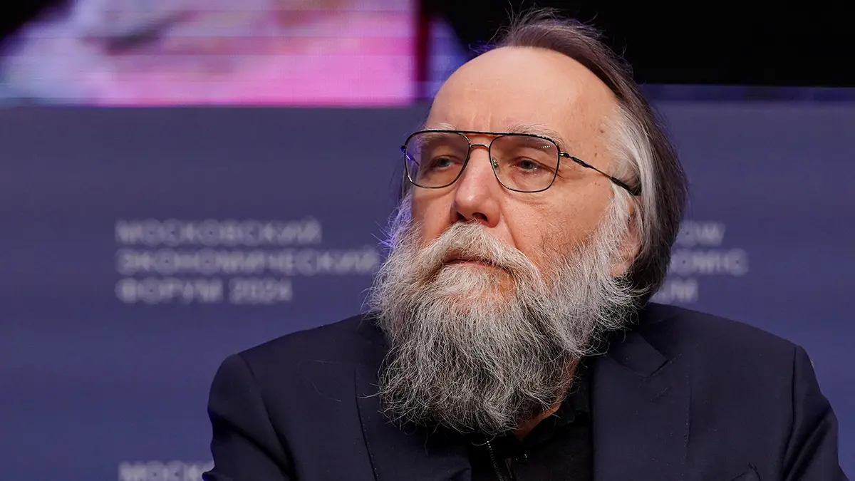 Философ Дугин призвал отключать интернет в России весной и летом