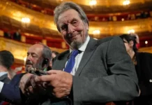 Эррол Маск о ярких перспективах в Москве на Blockchain Forum errol mask o yarkih perspektivah v moskve na -journalrf-ru-0