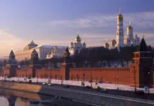 Москва и Фобос сообщают о приятной погоде и облачности столицы moskva i fobos soobshhayut o priyatnoj pogode i oblachnosti stoliczy-journalrf-ru-0