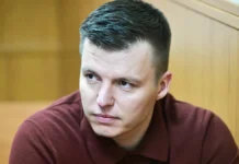 Артем Чекалин тепло попрощался с детьми перед судом artem chekalin teplo poproshhalsya s detmi pered sudom-journalrf-ru-0