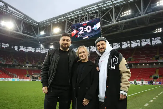 Дмитрий Позов (справа)