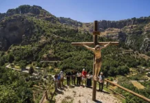 italiya i  vosstanovili statuyu hrista v livane posle inczidenta-journalrf-ru-0