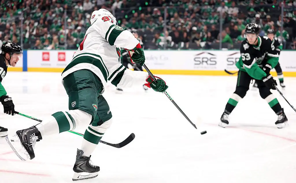 Кирилл Капризов (слева) (Stacy Revere / Getty Images)