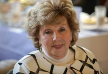 Путин и Собянин поздравили Ларису Рубальскую с наградой putin i sobyanin pozdravili larisu rubalskuyu s nagradoj-journalrf-ru-0