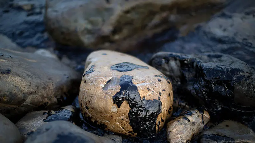 В Туапсе ликвидируют загрязнение реки нефтепродуктами, случившееся из-за дождей