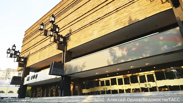 Замдиректора МХАТа арестовали по обвинению в растрате средств