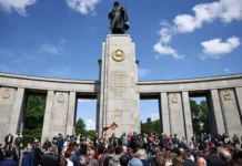 bessmertnyj polk v berlineshestvie i osoboe vnimanie policzii-journalrf-ru-0