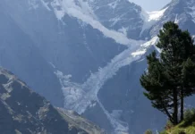 МЧС Кабардино-Балкарии спасло туристов на Эльбрусе целыми mchs kabardinobalkarii spaslo turistov na elbruse czelymi-journalrf-ru-0