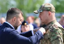 Пушилин наградил героев ДНР на Саур-Могиле- торжественная церемония pushilin nagradil geroev dnr na saurmogile torzhestvennaya czeremoniya-journalrf-ru-0