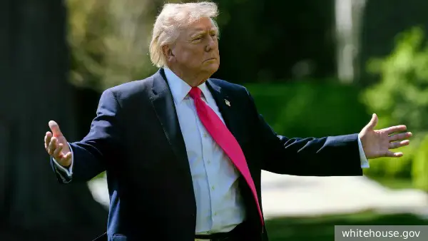 Трамп остановил миссию по сопровождению судов в Ормузском проливе