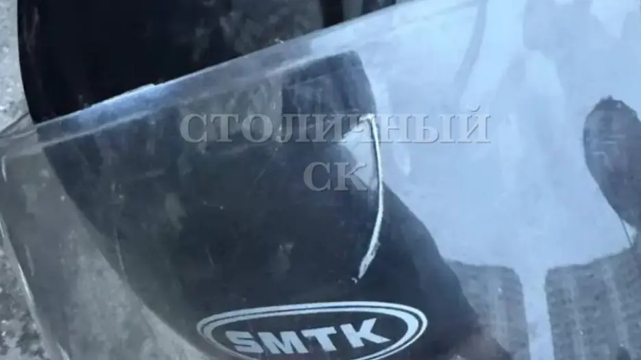 Мужчина, ударивший байкера ножом в Москве, пытался запихнуть ему конфету в рот