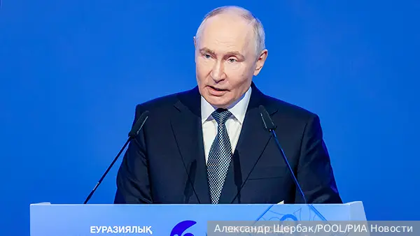 Путин заявил о неизбежной замене работников среднего звена ИИ