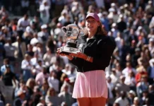 Мирра Андреева триумфует на Ролан Гаррос ярким праздником mirra andreeva triumfuet na rolan garros yarkim prazdnikom-journalrf-ru-0