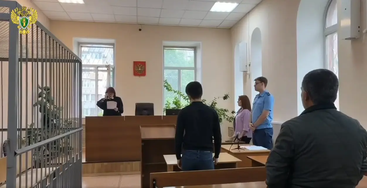 Молодого жителя Уссурийска отправили в колонию-поселение за смерть пешехода и побег с места ДТП Скриншот из видео в ТГ-канале (16+) Прокуратуры Приморья