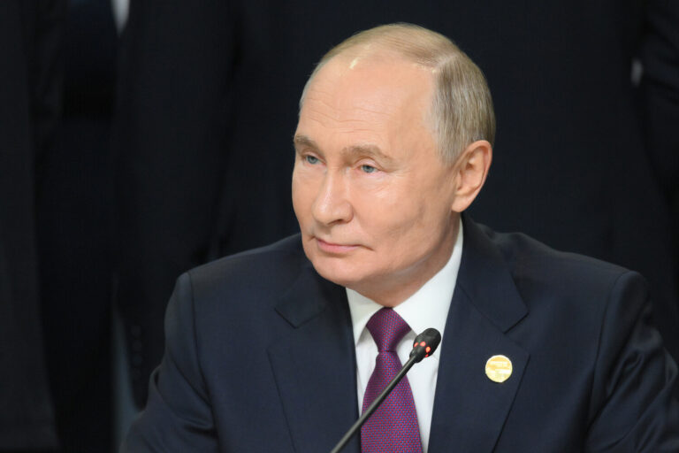 Российские военные успешно проводят операцию против украинских формирований в Курской области
