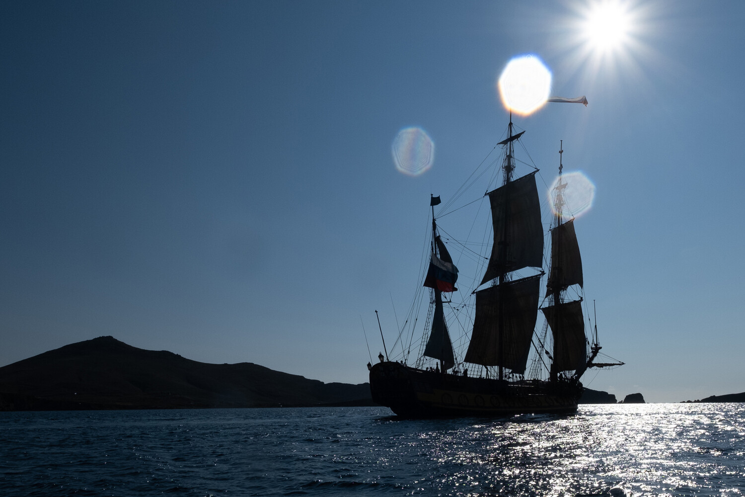 Фрегат «Штандарт» ищет приют во французских портах 5398d06b-20bc-4377-8c9b-4eb06cd2869b-6763f4b3