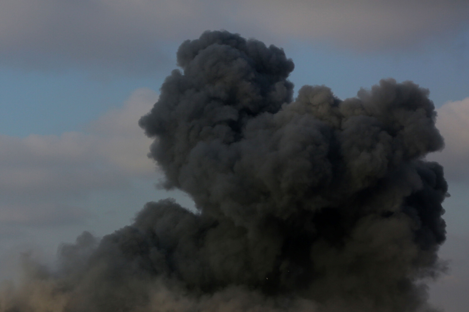 Херсон: серия взрывов в городе c5e8e3f0-3960-4dfe-8187-7c7f4bd80fb1-674bac35