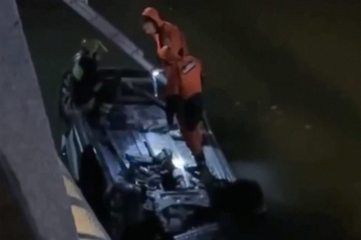 Героический поступок: спасение девушек из затонувшего автомобиля в Москве-реке dc3e59c6-194a-449b-8917-9590361c3da0-6769935a