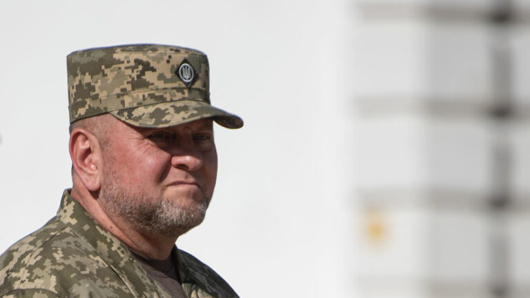 Залужный обратился к военнослужащим на тренировочной базе в Великобритании