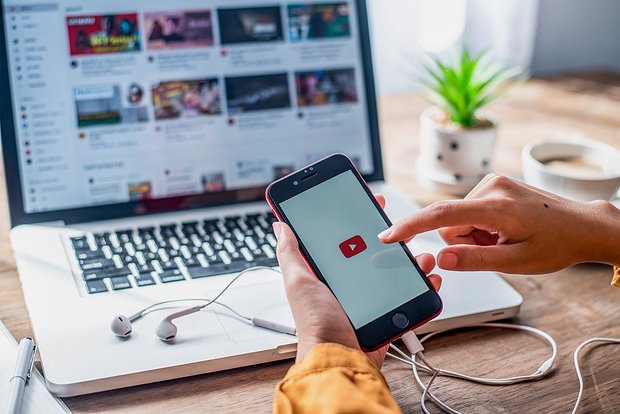 Перспективы работы YouTube в России: что происходит с видеохостингом и как развивается отечественный контент 17d3f2c3-d9cc-40c6-98d7-702342022b16-67bc8e89