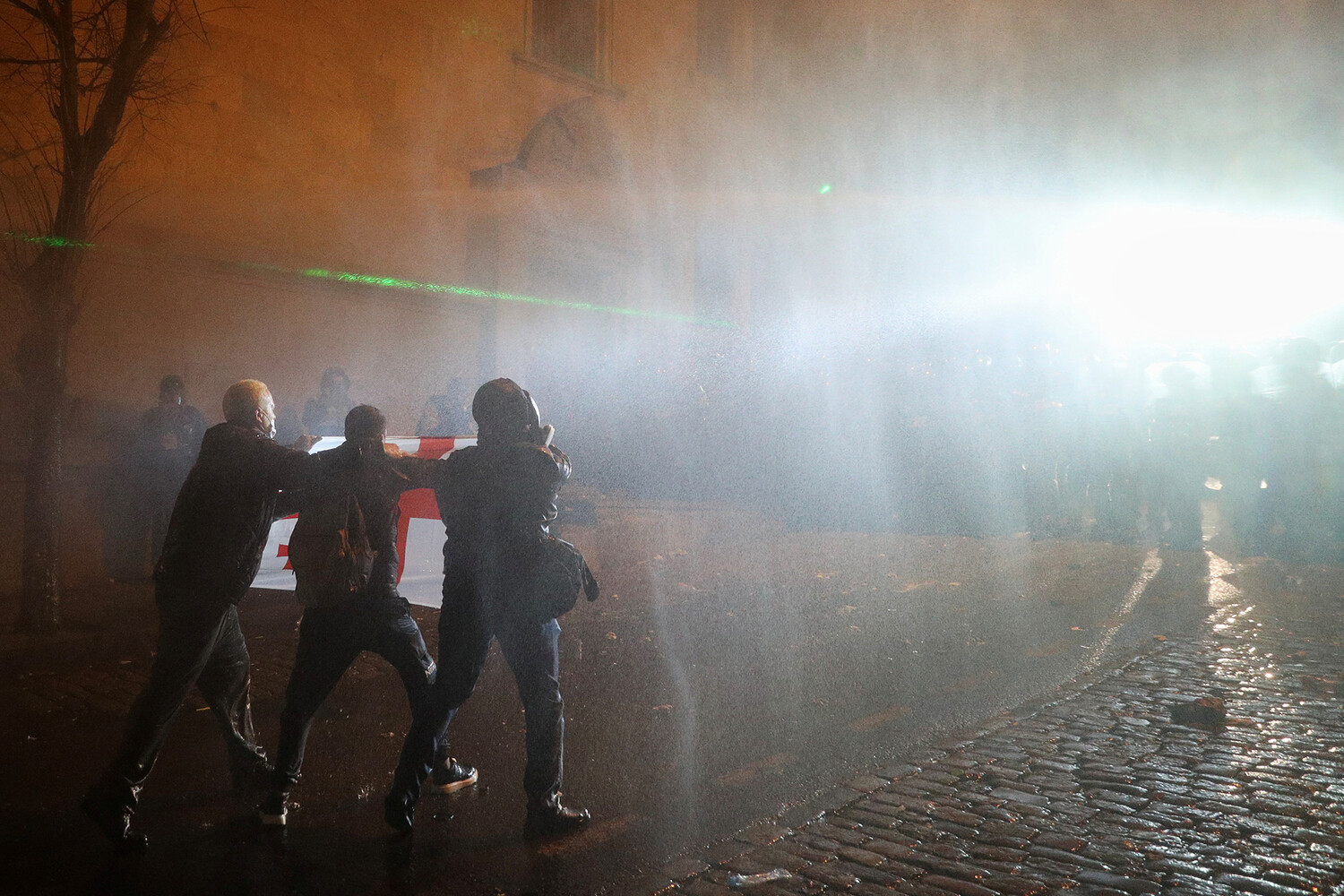 Мирное завершение митинга в столице Грузии 9761deb0-e7fa-4f20-bcc4-436c34d43be0-67a831a6