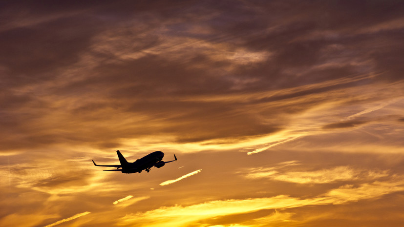 В Братске экстренно приземлился самолёт для оказания медицинской помощи пассажиру 9eeb085d-035c-46e3-90d3-4a244e693a03-67c598d4