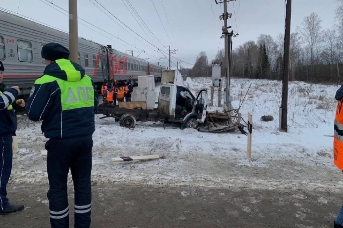 На железнодорожном переезде в Тугулымском районе произошло ДТП с участием "ГАЗели" a47e2d80-d241-41ce-96ac-0076dc1e5f18-67c04862