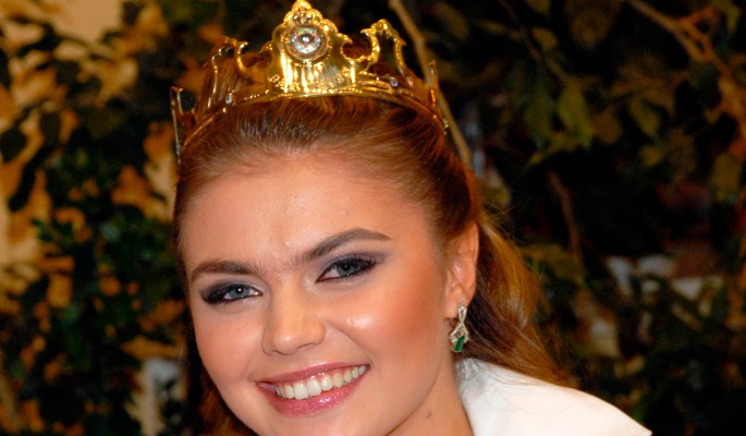 Блистающая улыбкой Алина Кабаева показалась на людях a7c6d34f-078c-4f4e-a5ff-f3e06963f490-67c61fcb