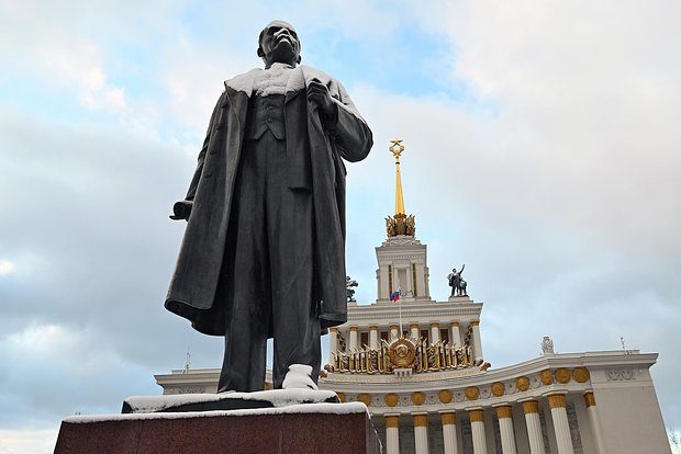 Коммунисты выступили против новогоднего оформления исторических памятников b92b42ac-de12-4f45-b14e-5d44a0226277-67c0d18a