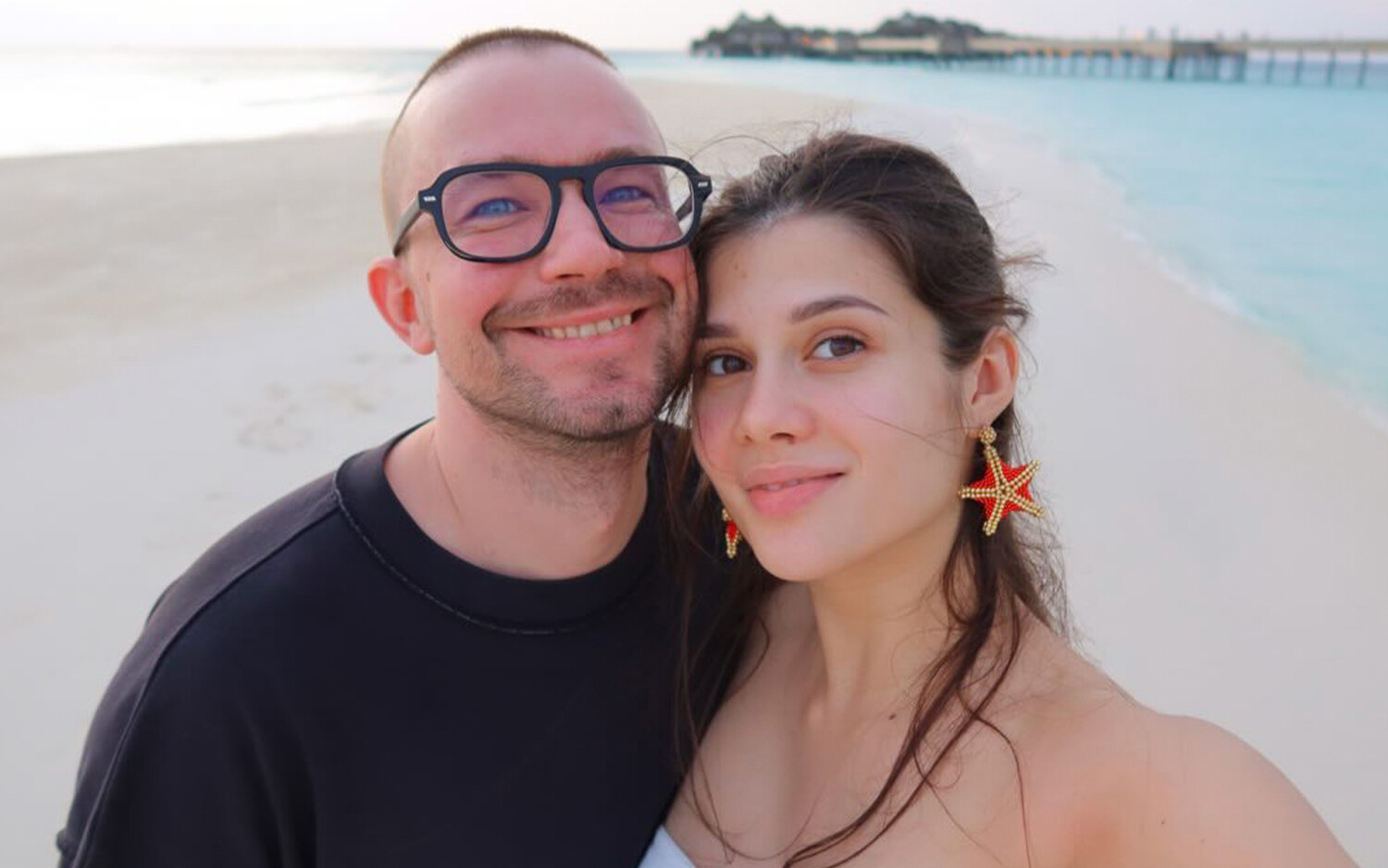 Звездная пара Александр Петров и Елизавета наслаждаются райским отдыхом c15dbeb9-f00e-45b1-8a30-4c11e32677e6-67ba0d67