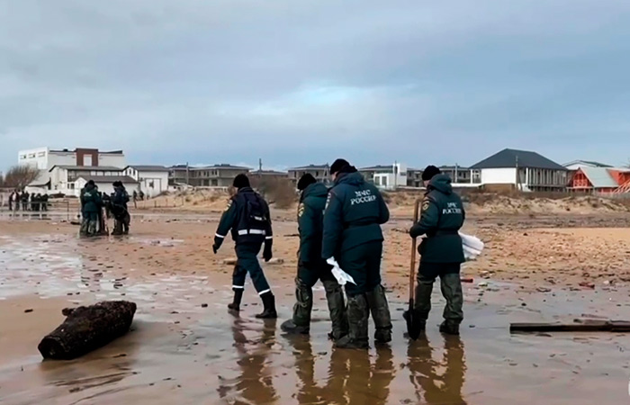 Масштабная операция по ликвидации последствий разлива мазута на Черноморском побережье Кубани dc5a3c26-2d97-45be-bcde-d4d23ff3ced0-67b5cf2f