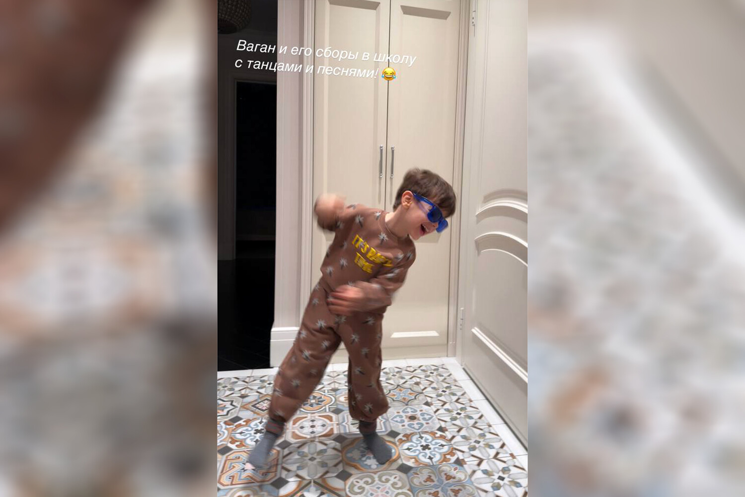 Жена Евгения Петросяна показала трогательные фото сына: «Сборы в школу с танцами» e9c5e512-8aa0-4dbf-811c-b0f2dba8e892-67b52387