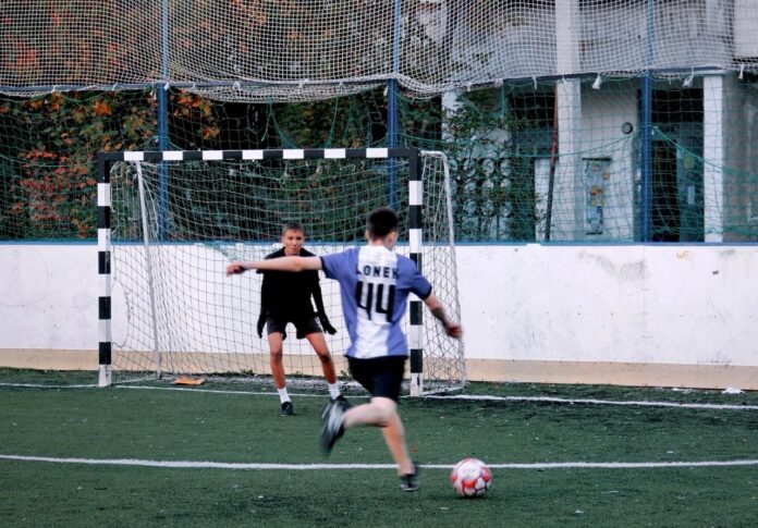 Молодые энтузиасты создают футбольный турнир мечты для любителей спорта 182bddaa-626c-4bb8-ba98-1cd02e2e4d68-67e5863f