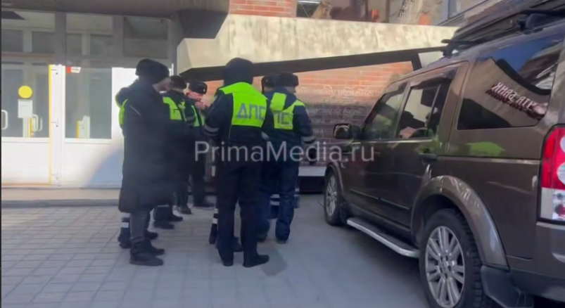 Профессиональные действия полиции предотвратили опасную ситуацию в центре Владивостока 3f243f04-38dd-41b8-b7fd-c2a5a0b09ff6-67de89a5