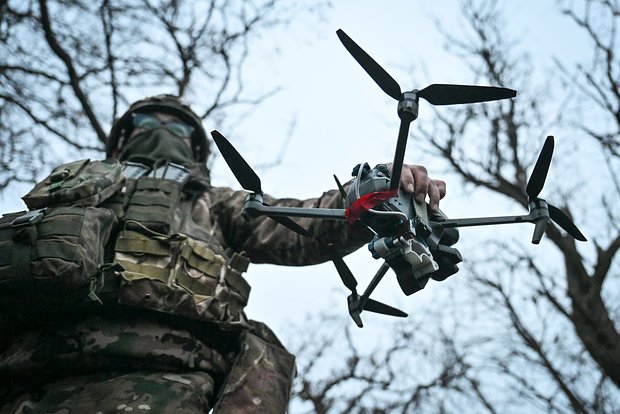 Смелый маневр с дроном спас российских штурмовиков от вражеского огня 4437196a-06ac-4a1b-9f19-121942b708b9-67d7f2b6