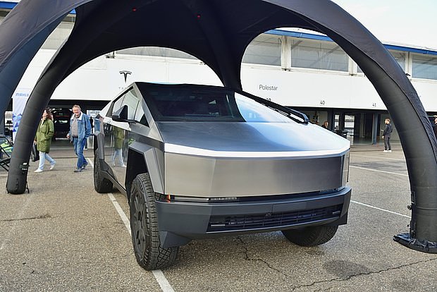 Инцидент с Tesla Cybertruck у отеля Trump International Hotel 51c95158-d5bb-4a40-887d-6ae1579af5f4-67c8dc17